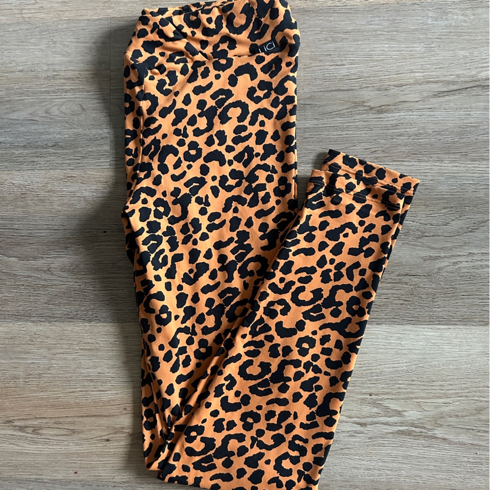 LICIFIT LAVISH V-CUT SCRUNCH LEGGING